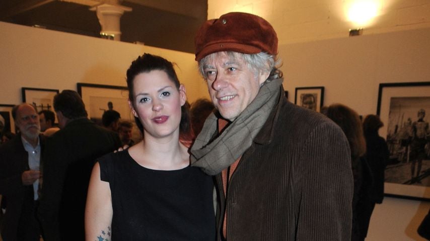 Fifi Geldof mit ihrem Vater Bob bei der "In Ethiopia"-Ausstellung von Nikolai von Bismarck in London