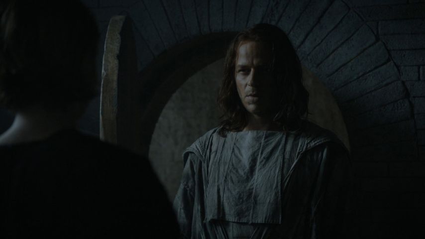 Maisie Williams als Arya Stark und Tom Wlaschiha als Jaqen H'ghar