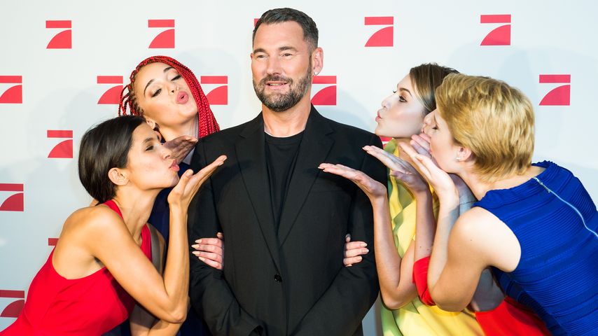 Michael Michalsky mit den GNTM-Kandidatinnen 2016