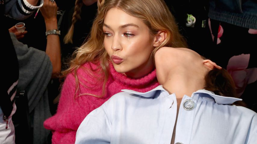 Gigi und Bella Hadid hinter den Kulissen bei der Anna Sui Show in New York
