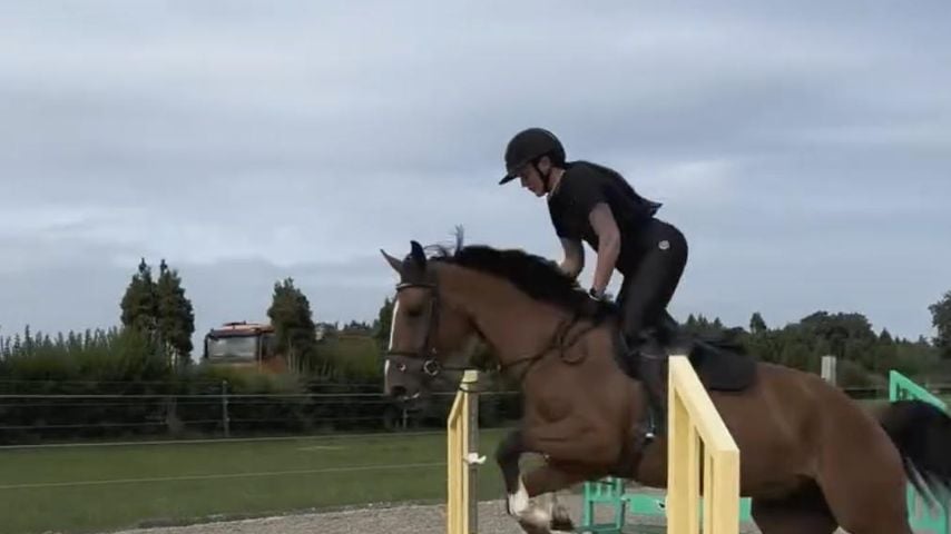 Gloria Glumac beim Training mit ihrem Pferd