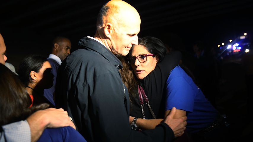 Gouverneur Rick Scott an der Marjory Stoneman Douglas High School