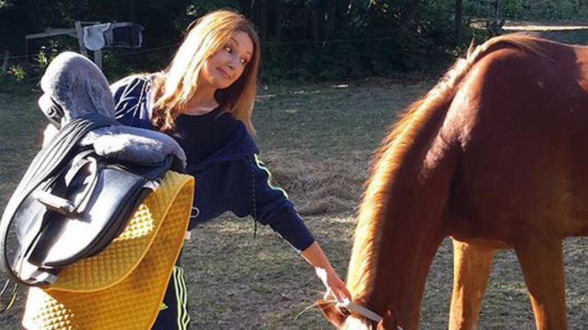 TV-Maklerin Hanka Rackwitz mit ihrem Pferd