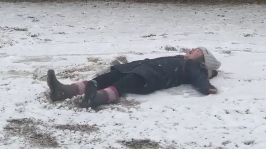 Süßer Schnee-Engel: Harper Seven verzaubert das Netz!