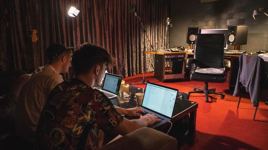 Roman Lochmann im Tonstudio