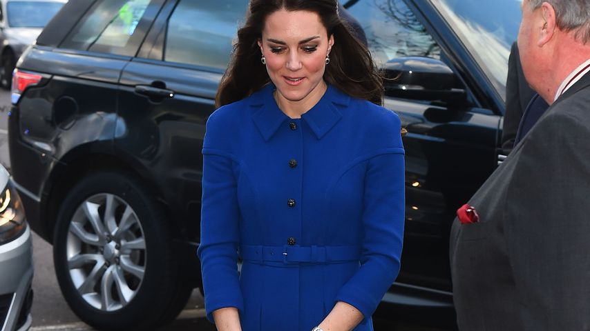 Klammeräffchen: Darum gibt's Herzogin Kate nur mit Clutch