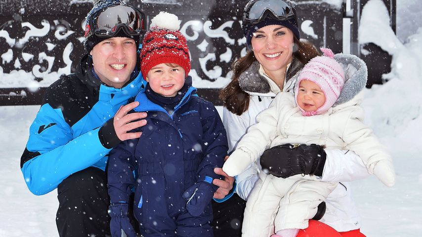 Herzogin Kate und Prinz William mit ihren Kindern George und Charlotte im Ski-Urlaub