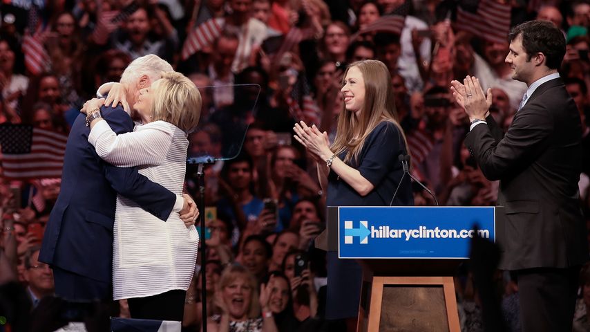 Chelsea Clinton, ihr Mann Marc & ihr Vater Bill unterstützen US-Präsidentschaftskandidatin Hillary