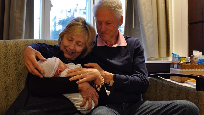 Hillary und Bill Clinton mit Enkelsohn Aidan
