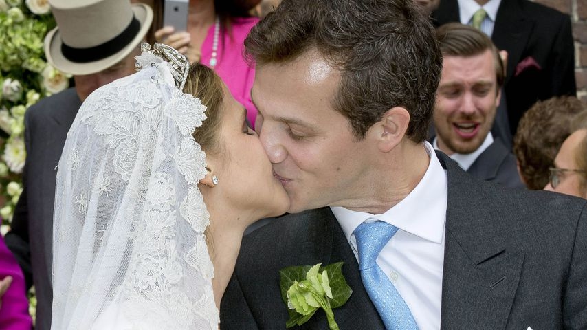 Hochzeitskuss: Prinzessin Alix de Ligne und Graf Guillaume de Dampierre