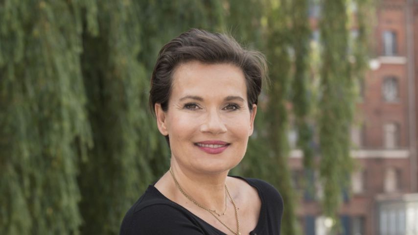 Mit Neuem Look Jenny Jurgens Feiert Rote Rosen Comeback Promiflash De