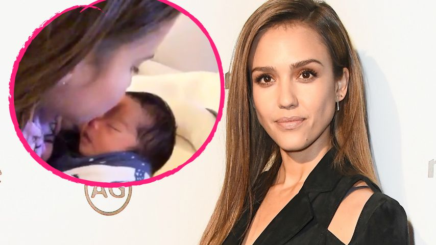 So süß! Hier knutschen Jessica Albas Töchter ihren Bruder