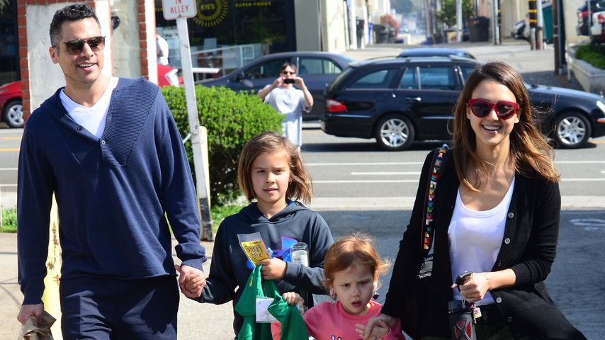 Jessica Alba und ihr Mann Cash Warren mit den Töchtern Honor und Haven in Santa Monica
