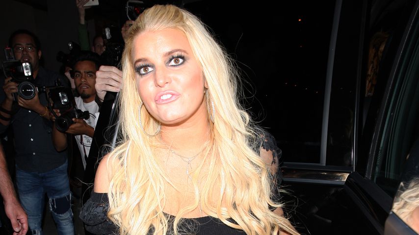 Bei Birthday-Dinner: Jessica Simpson torkelt völlig hacke!