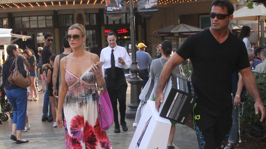 Joanna Krupa und Romain Zago im "The Grove" in Hollywood