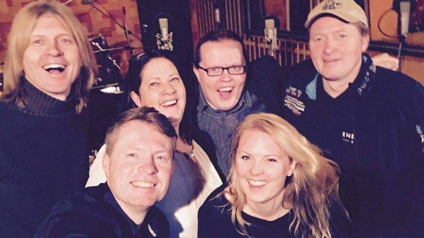 John, Jimmy, Kathy, Angelo, Patricia und Joey Kelly im Studio
