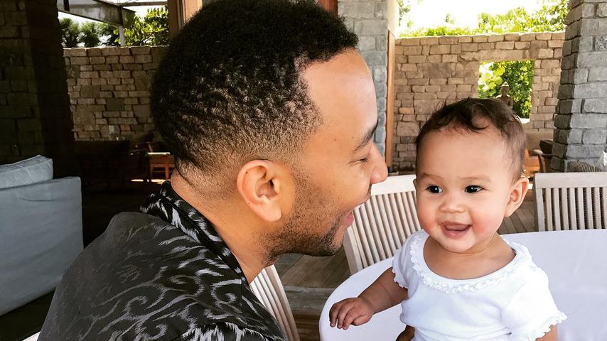 John Legend und Baby Luna im Urlaub