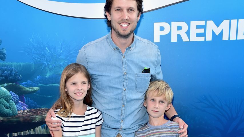 Jon Heder mit seinen Kindern bei der Premiere von "Findet Dorie"