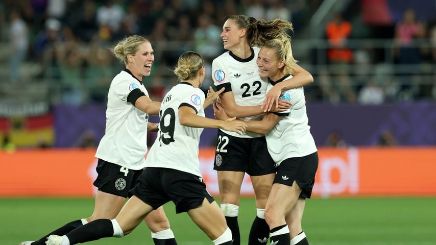 Rebecca Knaak, Jule Brand, Klara Bühl und Sarai Linder, Fußball-EM 2025