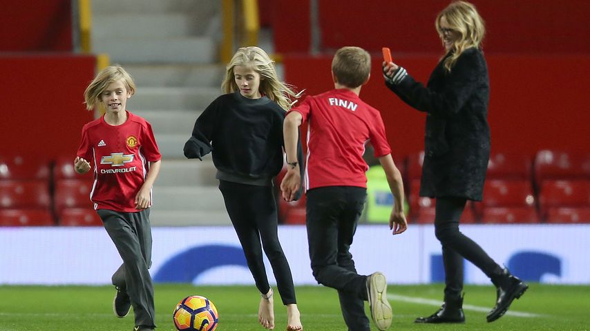 Julia Roberts und ihre Kinder im Fußballstadion in Manchester
