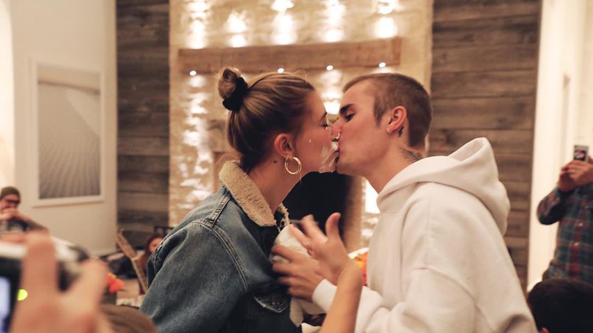 Torte & Küsse: So süß feiern Justin & Hailey ihren 22. B-Day
