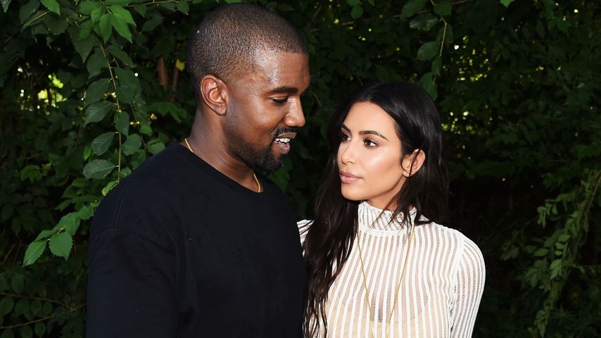 Kanye West und Kim Kardashian bei der "Kanye West Yeezy Season 4"-Fashion-Show