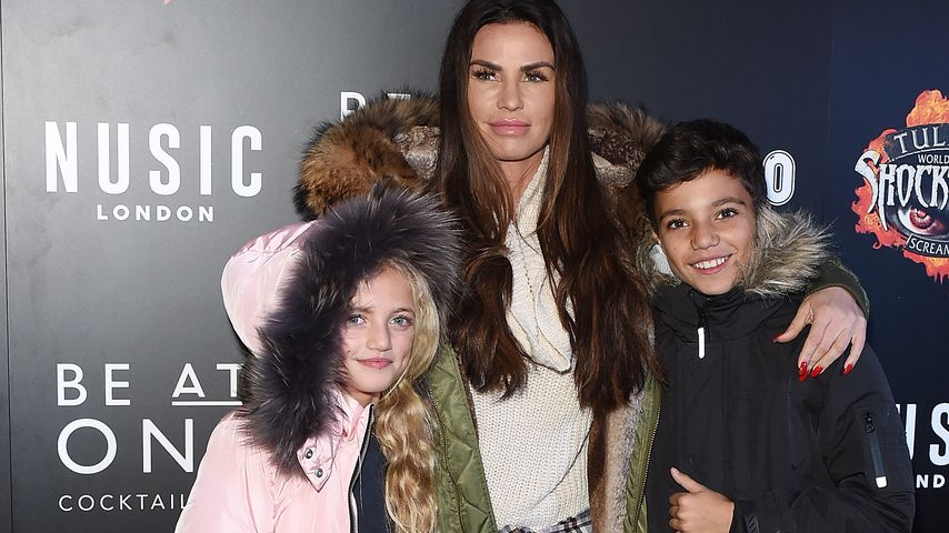 Katie Price mit ihren Kindern Princess (links) und Junior (rechts)