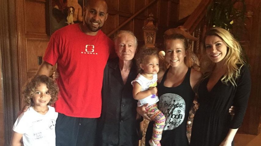 Kendra Wilkinson (2.v.r.) mit Ehemann Hank Baskett und den Kids zu Besuch bei Hugh Hefner und Crysta