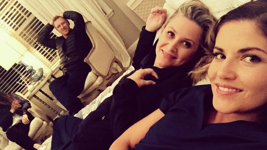 Kevin McKidd, Jessica Capshaw und Marika Dominczyk am "Grey's Anatomy"-Set