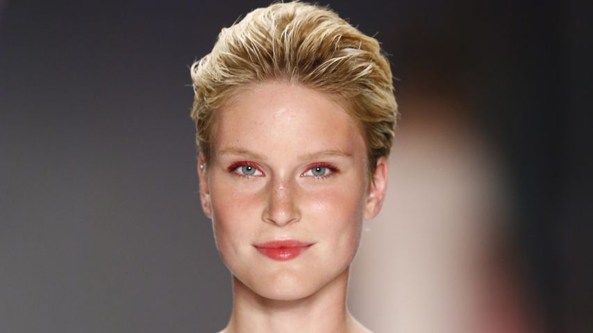 Kim Hnizdo läuft bei der Berlin Fashion Week für Minx by Eva Lutz
