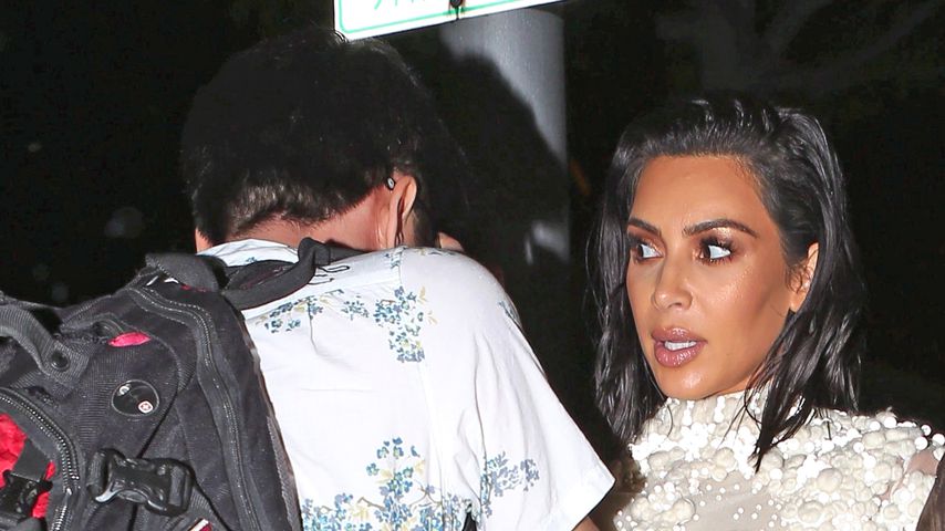 Schrecksekunde: Unbekannter rempelt Kim Kardashian an!