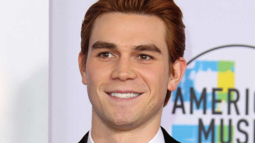 KJ Apa bei den American Music Awards