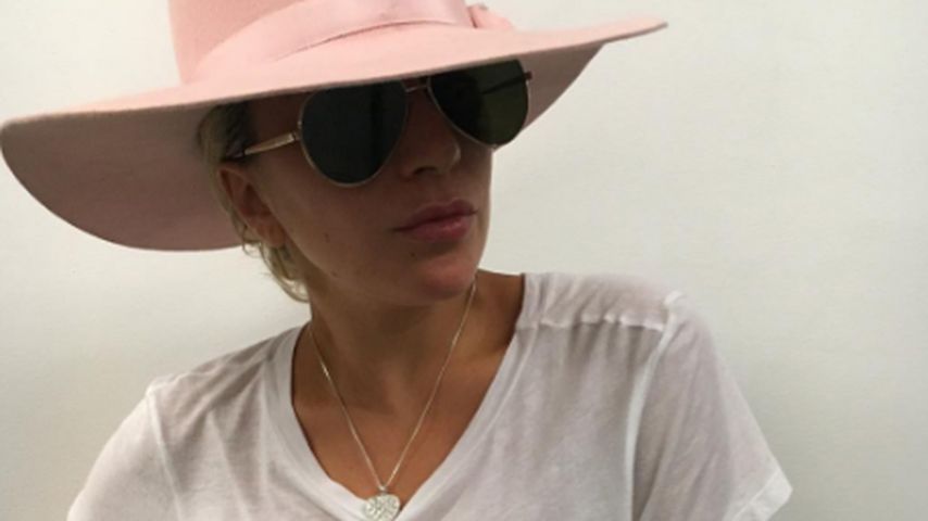 Lady Gaga mit ihrem Tattoo "Joanne"