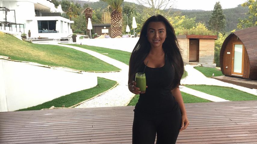 Lauren Goodger in Portugal