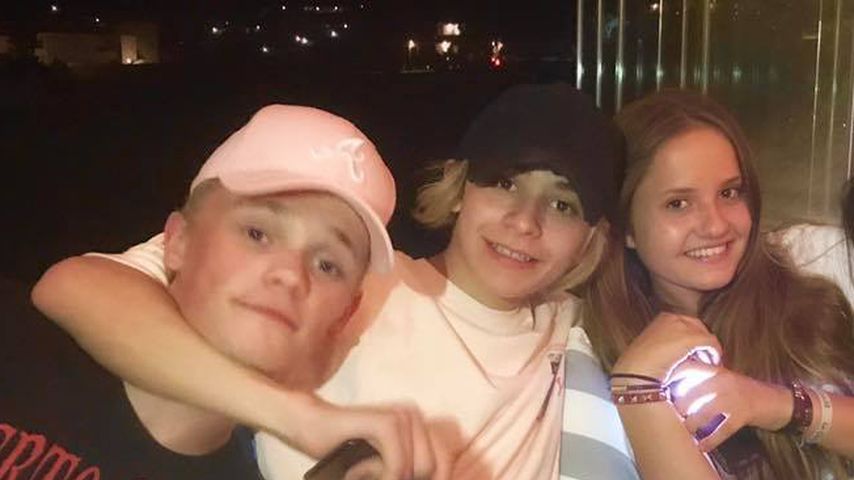 Die Jungs von Bars and Melody mit Davina Geiss und einer Freundin