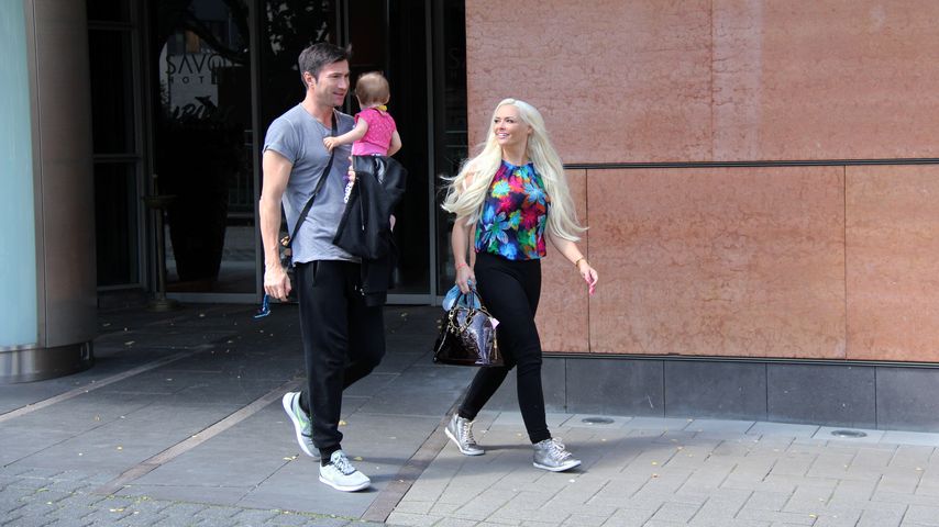 Lucas Cordalis, Daniela Katzenberger und Tochter Sophia auf dem Weg zu "Dance Dance Dance" in Köln