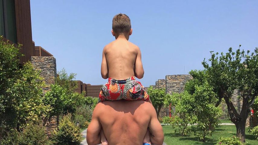 Lukas Podolski und Sohn Louis