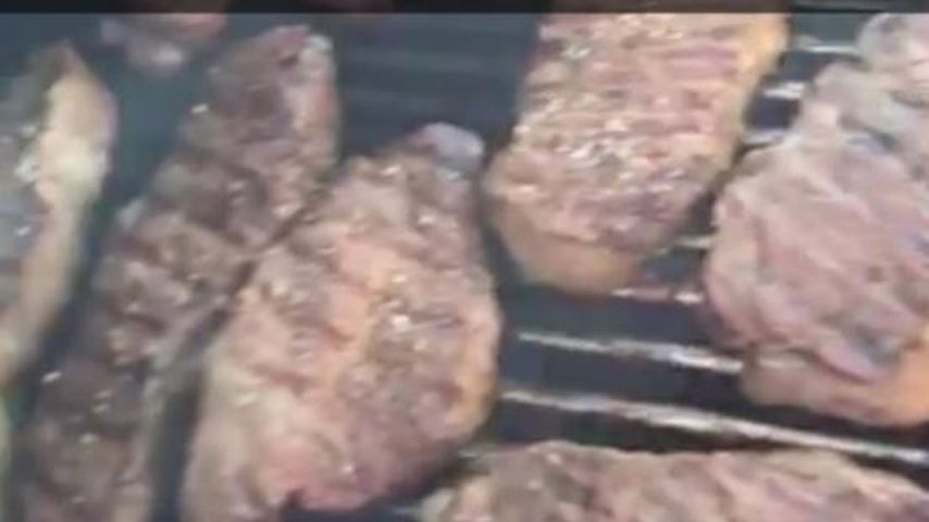 Lukas Poldolskis Grill hinter den Kulissen der EM