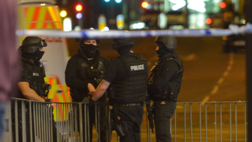 Polizisten nach dem Terroranschlag in Manchester Arena