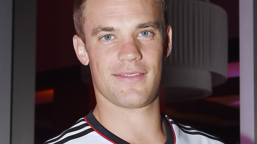 Manuel Neuer mit dem WM-Pokal