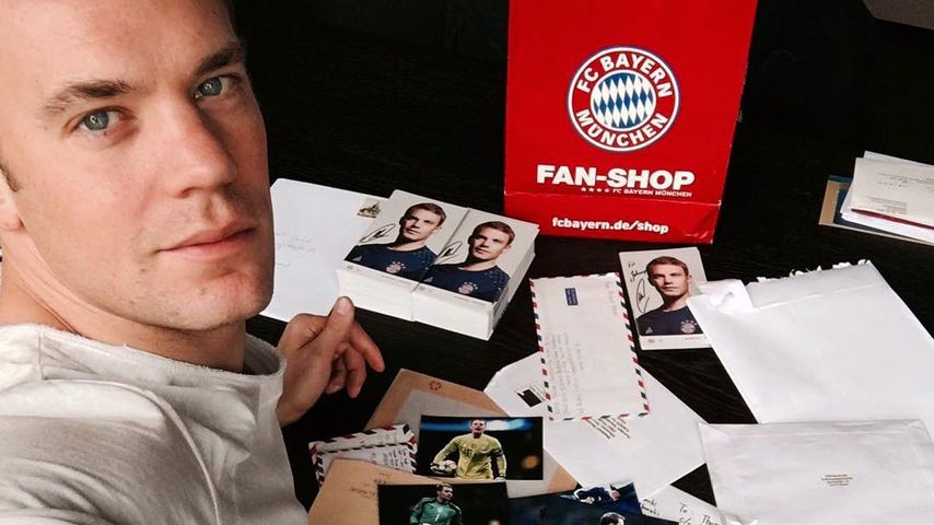 Manuel Neuer mit Fan-Post