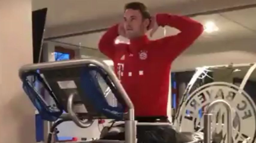 Manuel Neuer zum ersten Mal nach Fußbruch auf dem Laufband