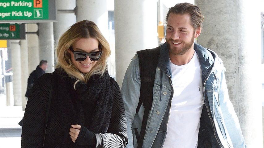 Margot Robbie und ihr Ehemann Tom Ackerley am Flughafen in New York