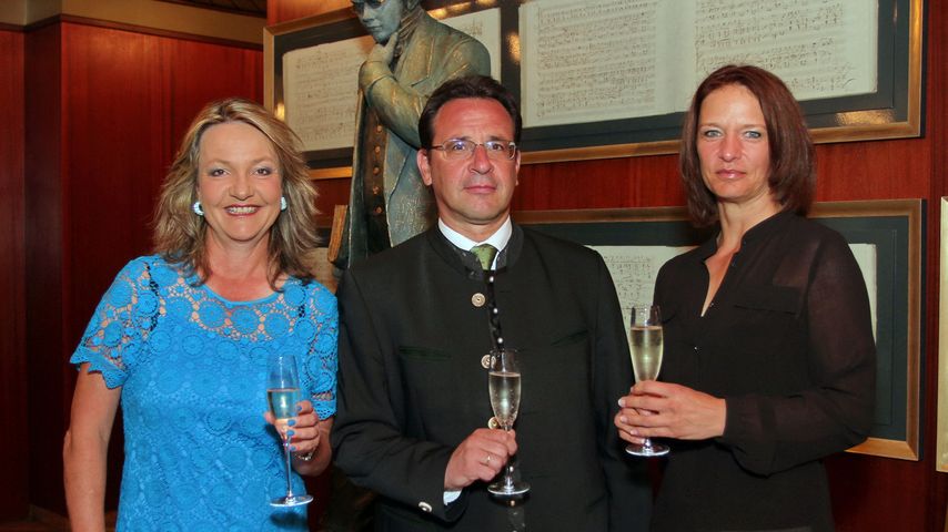 BR-Sportchefin Marianne Kreuzer (links) und ZDF-Sportjournalistin Jana Thiel mit Diethmar Wernitznig
