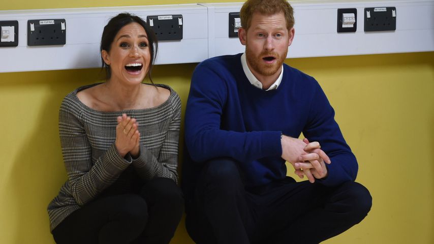 Meghan Markle und Prinz Harry in einer walisischen Schule