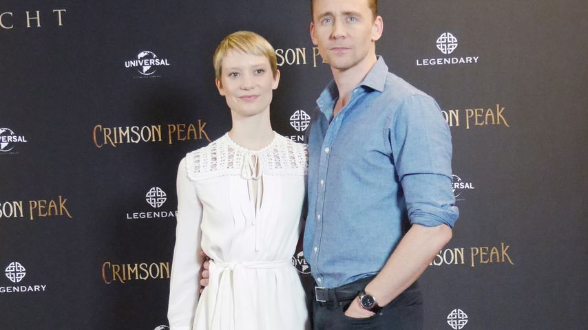 Tom Hiddleston und Mia Wasikowska