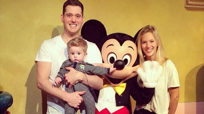 Michael Bublé mit seiner Frau Luisana und ihrem gemeinsamen Sohn Noah im Disneyland Paris