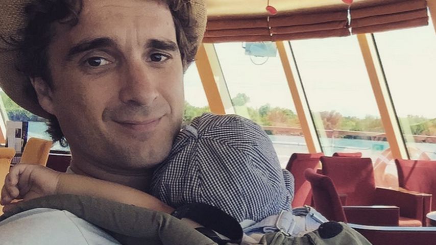 Oliver Wnuk mit seinem Sohn Charlie