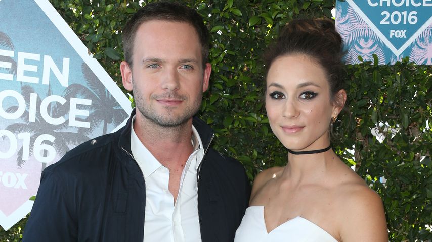 Patrick J. Adams und Troian Bellisario bei den Teen Choice Awards 2016
