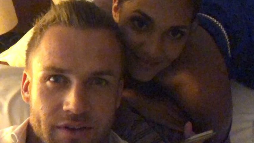 Erste Videos aus dem Bett: BiP-Philipp Stehler & Pam feiern!